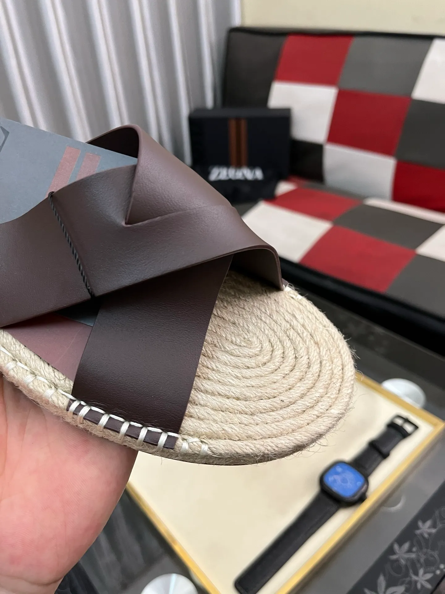 Men's shoes 💰320⌚️⌚️《HERMES》Hermès 💁♂️Men's casual slippers, compare the quality at the counter🧚🏿♂️ The upper layer has a stone pattern with clear texture, showing high-end, high-end, comfortable to wear and versatile. Purely hand-pulled, raw rubber breathable outsole, breathable and comfortable lambskin lining, 100% comfortable density, original rubber outsole wear-resistant code number 38-44. Can be customized 45-46-47